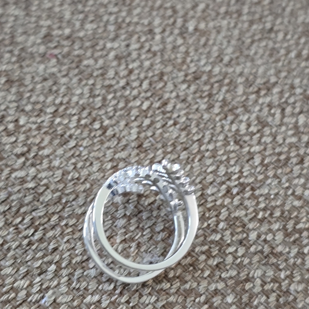 Macy's Elegant Silver Leaf Ring Size 5 Women Cubic Zirconia Rhinestones New - Picture 6 of 9
